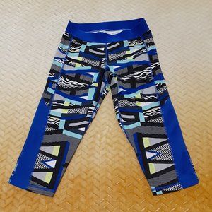 Women's capri length adidas techfit medium compression pants Size M EUC.